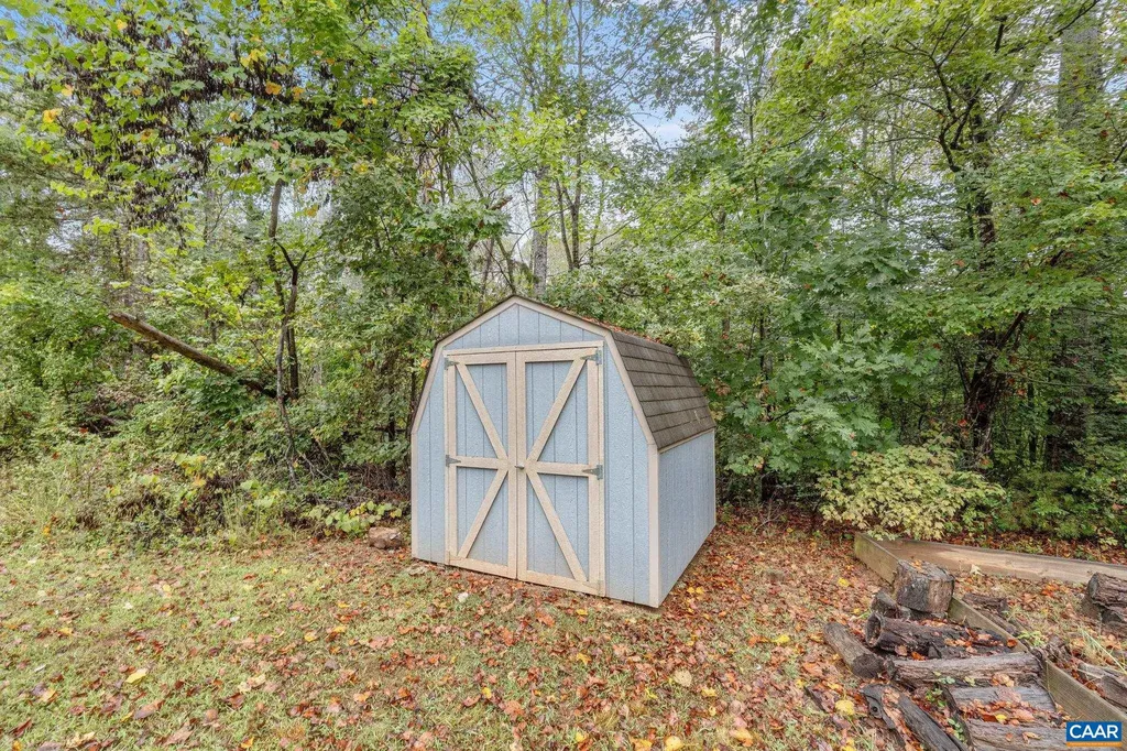 710 Sharps Creek Road Scottsville VA 24590