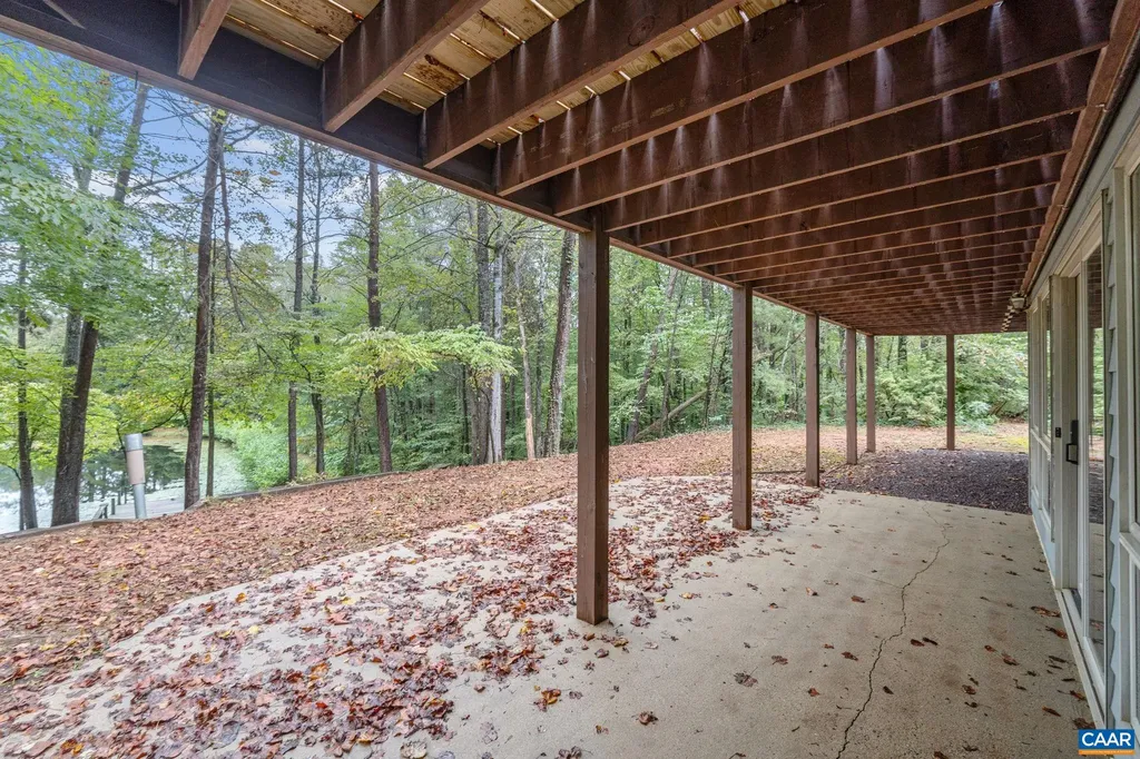 710 Sharps Creek Road Scottsville VA 24590