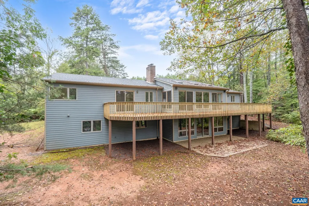 710 Sharps Creek Road Scottsville VA 24590