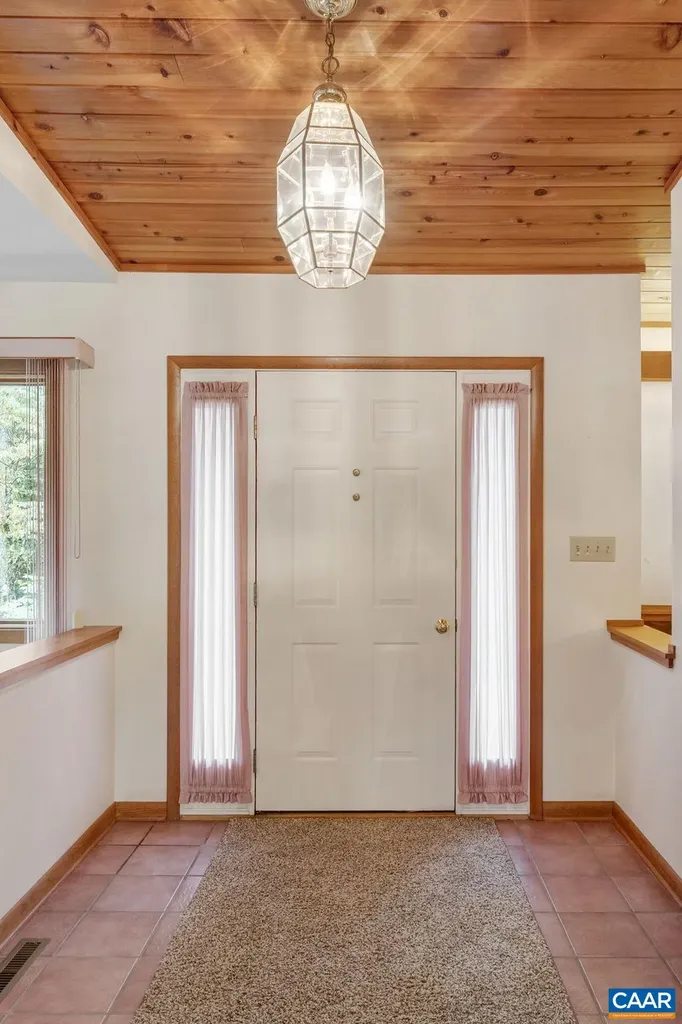 710 Sharps Creek Road Scottsville VA 24590