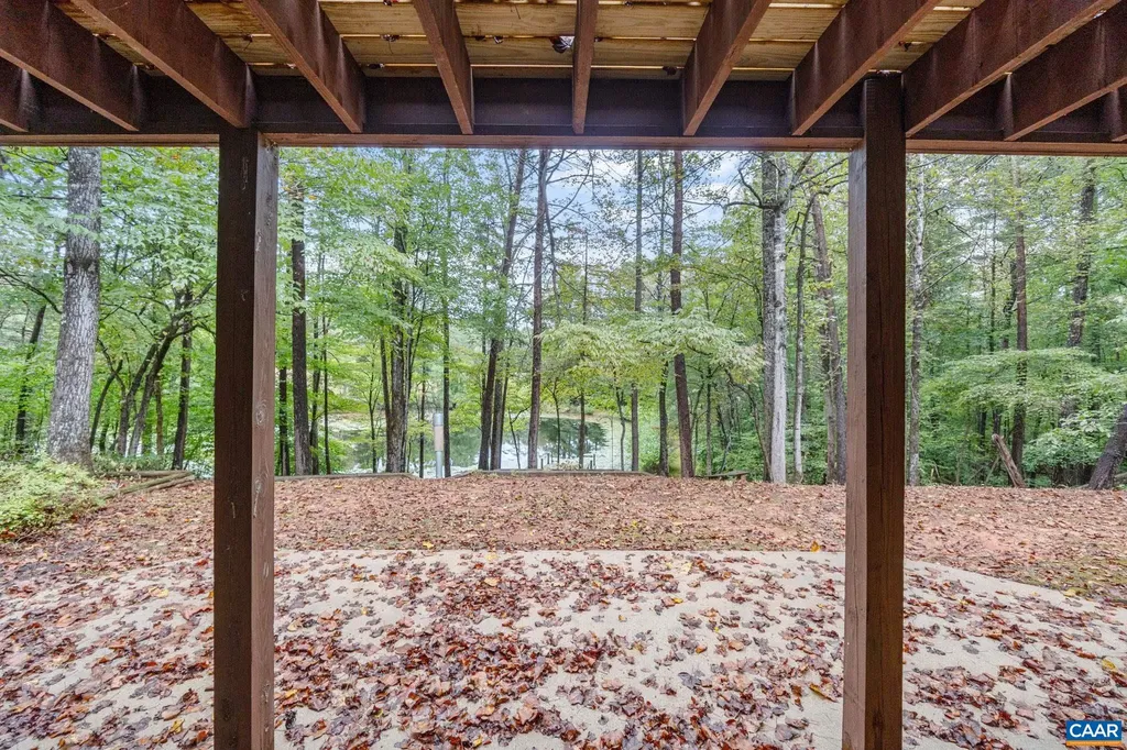 710 Sharps Creek Road Scottsville VA 24590