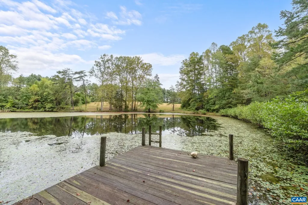 710 Sharps Creek Road Scottsville VA 24590