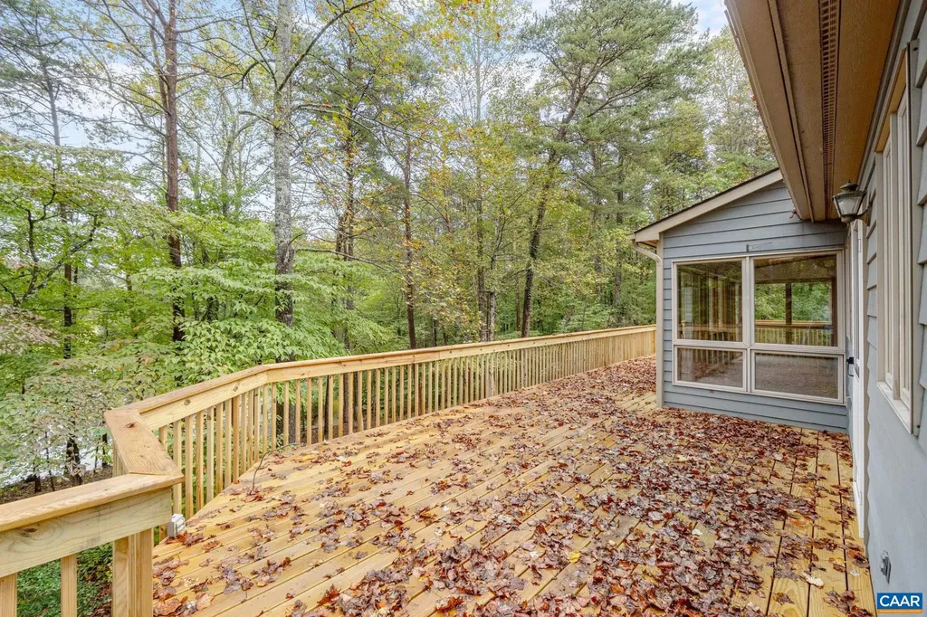 710 Sharps Creek Road Scottsville VA 24590