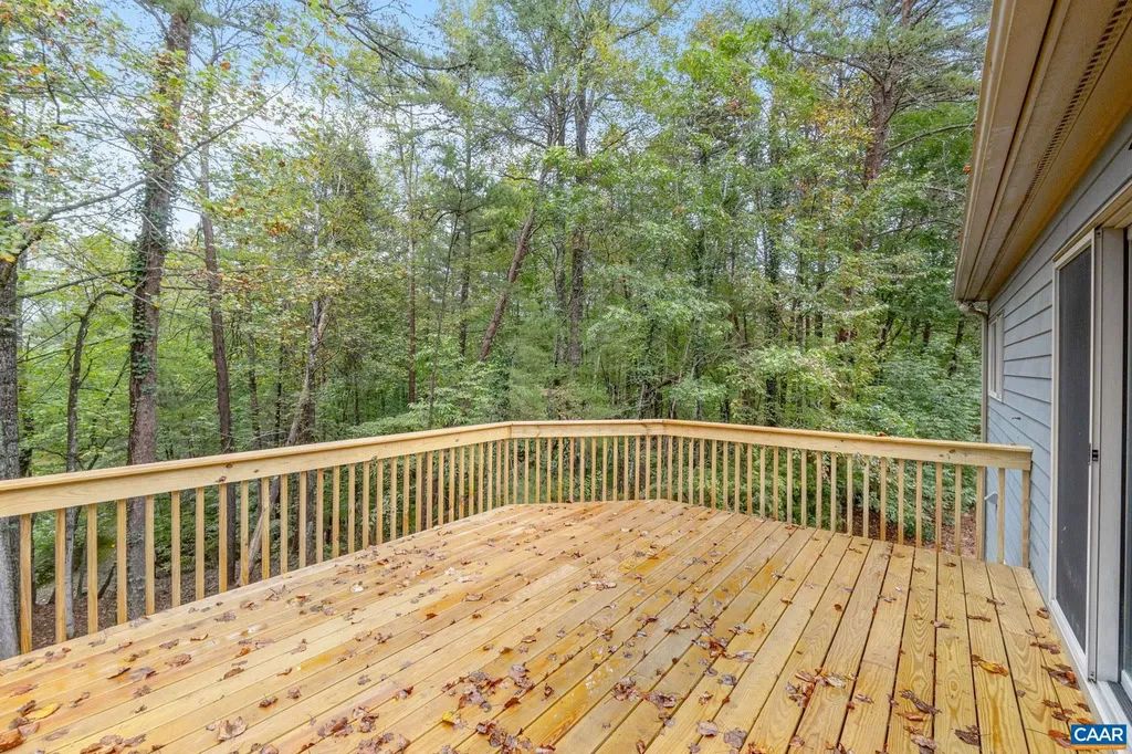 710 Sharps Creek Road Scottsville VA 24590