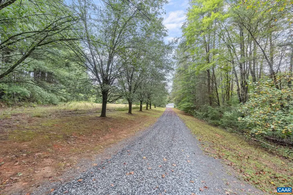 710 Sharps Creek Road Scottsville VA 24590