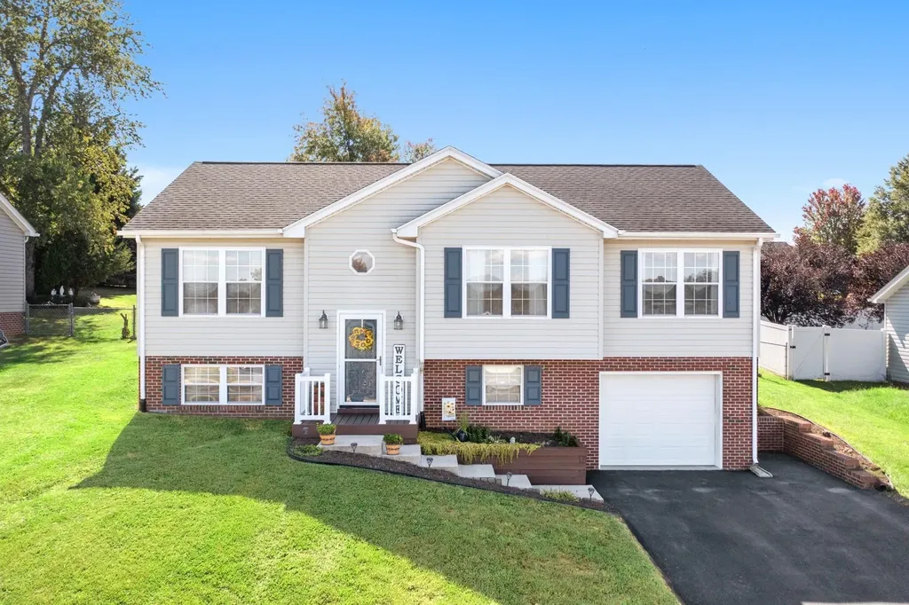 704 Stonewall Circle Staunton VA 24401