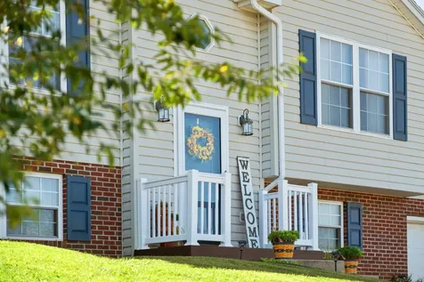 704 Stonewall Circle Staunton VA 24401