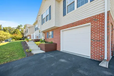 704 Stonewall Circle Staunton VA 24401
