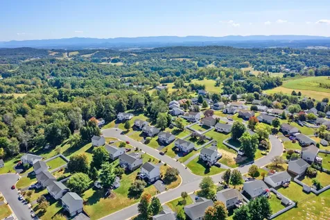 704 Stonewall Circle Staunton VA 24401