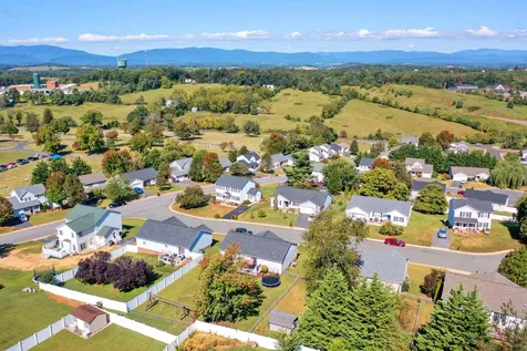 704 Stonewall Circle Staunton VA 24401