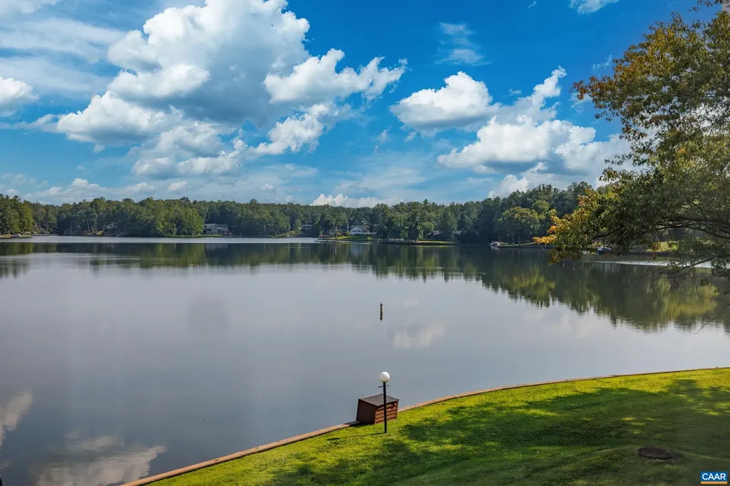 B2 Marina Point Palmyra VA 22963