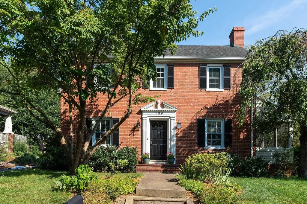 709 Donaghe Street Staunton VA 24401
