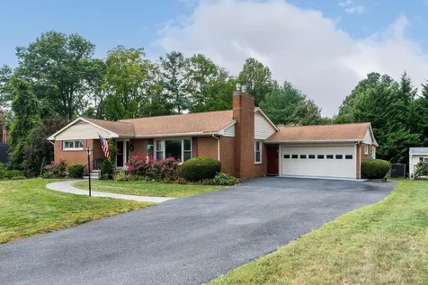 810 Fairway Drive Waynesboro VA 22980