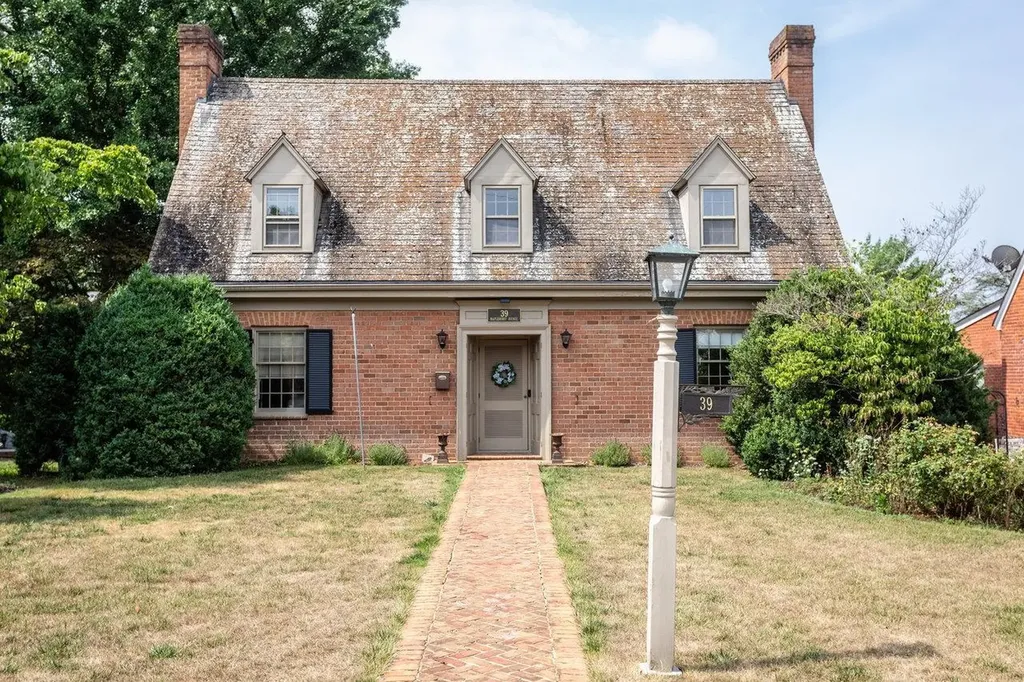 39 Maplehurst Avenue Harrisonburg VA 22801