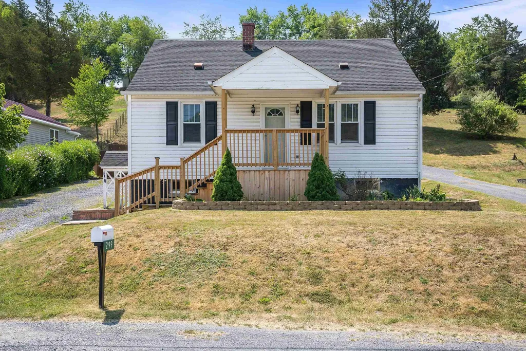 299 E Craig Street E Craigsville VA 24430