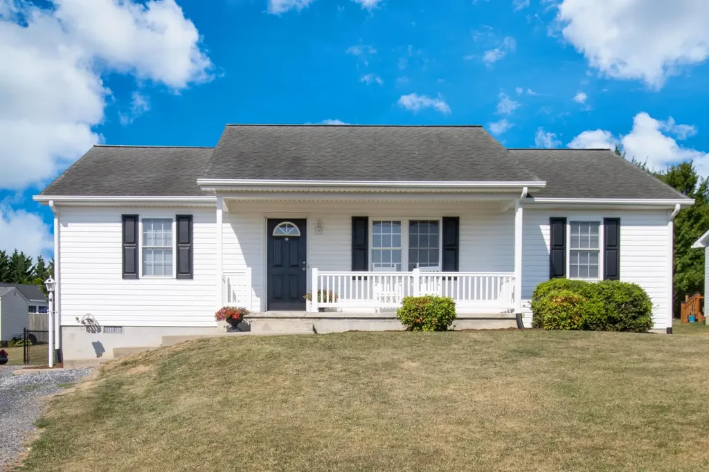 37 Danforth Drive Weyers Cave VA 24486