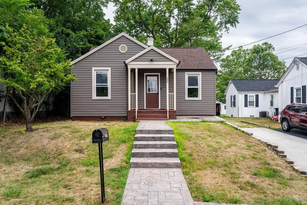 984 S Dogwood Drive S Harrisonburg VA 22801
