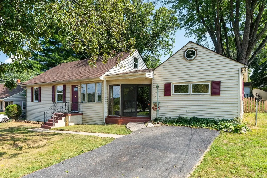 205 Devon Road Staunton VA 24401
