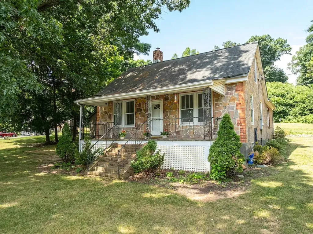 755 Old White Hill Road Stuarts Draft VA 24477