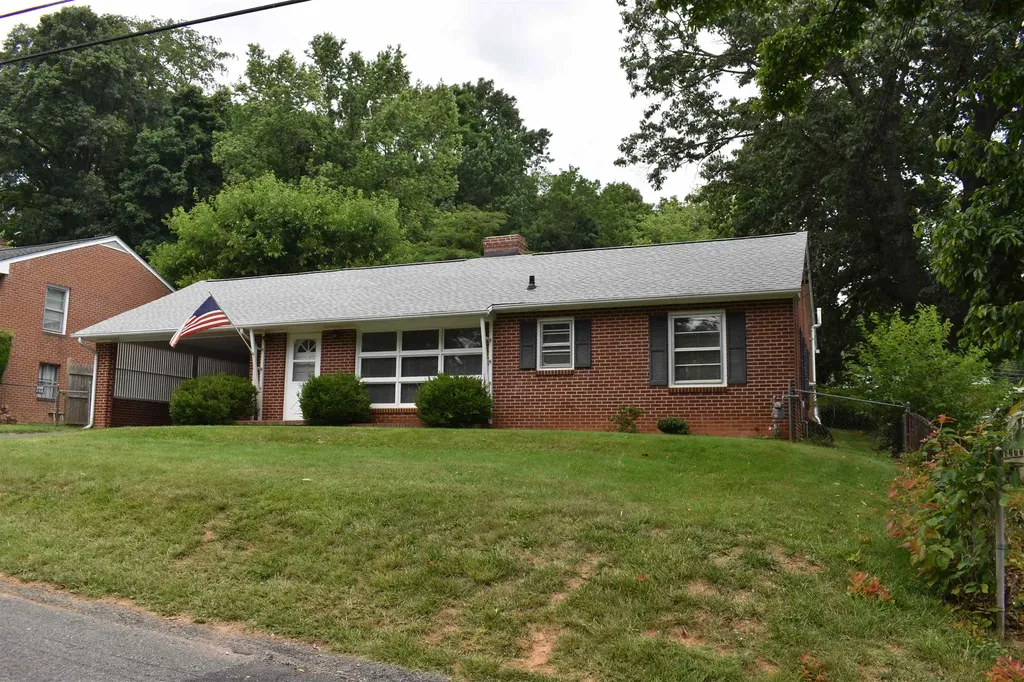 1121 Skymont Road Staunton VA 24401