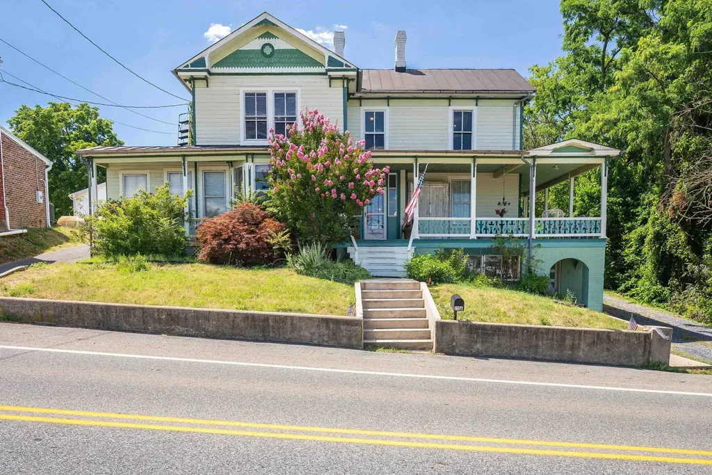 2356 Lee Highway Mount Sidney VA 24467