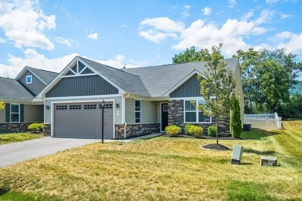 61 South Peak Drive Mcgaheysville VA 22840