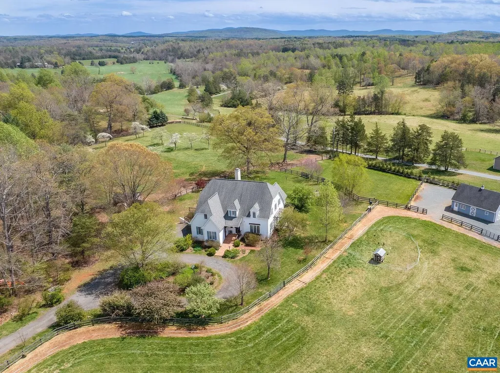 1074 Simmons Gap Road Dyke VA 22935