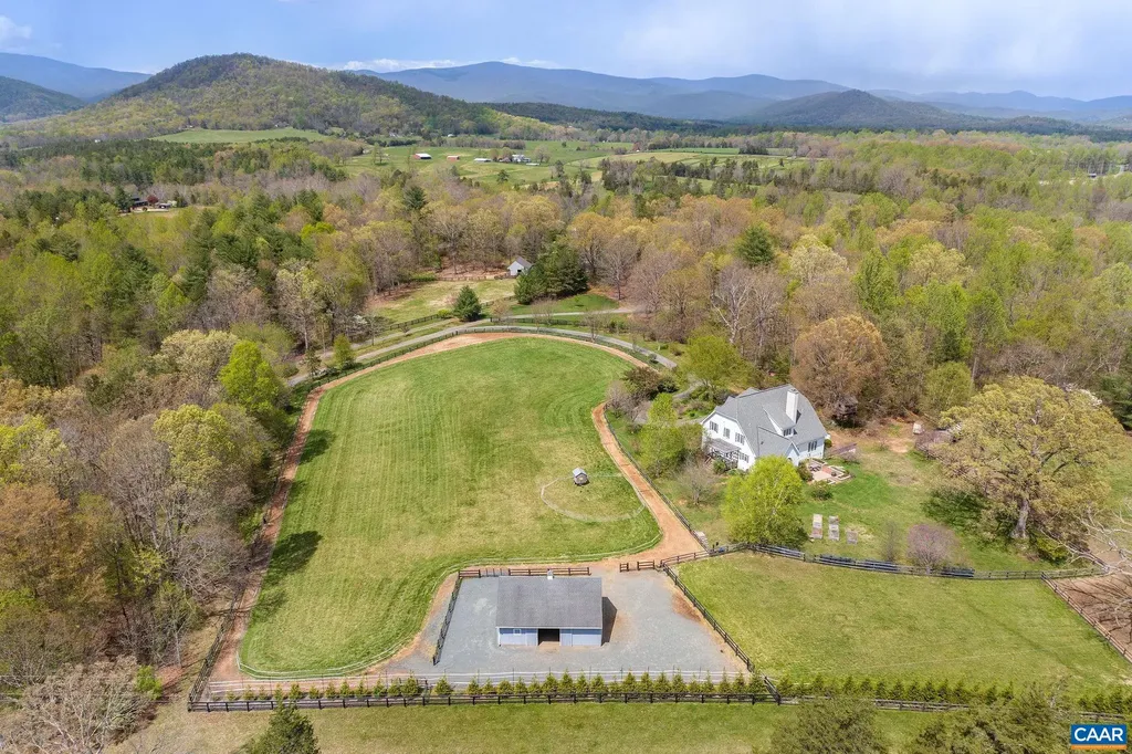 1074 Simmons Gap Road Dyke VA 22935