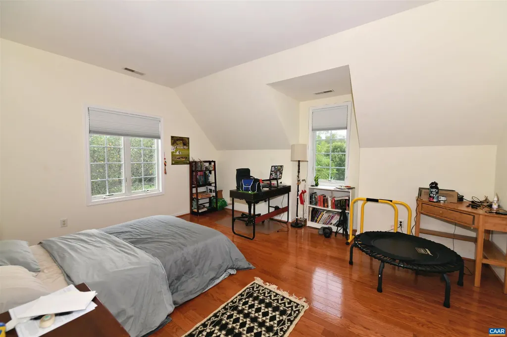 1074 Simmons Gap Road Dyke VA 22935