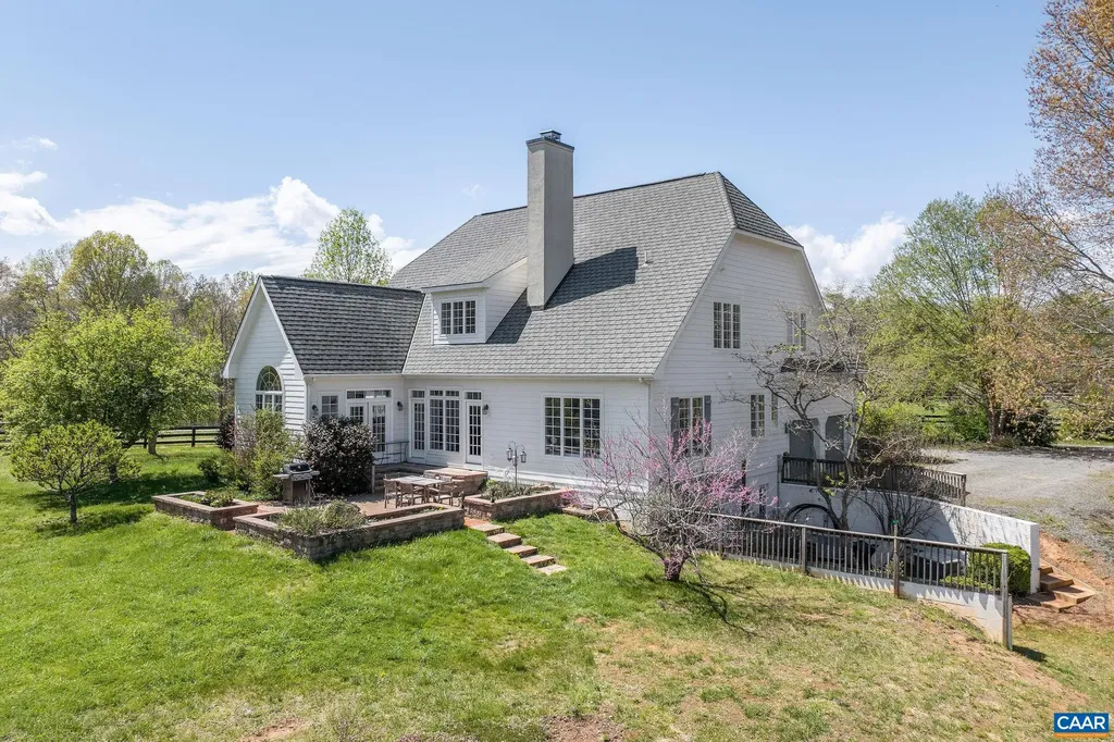 1074 Simmons Gap Road Dyke VA 22935