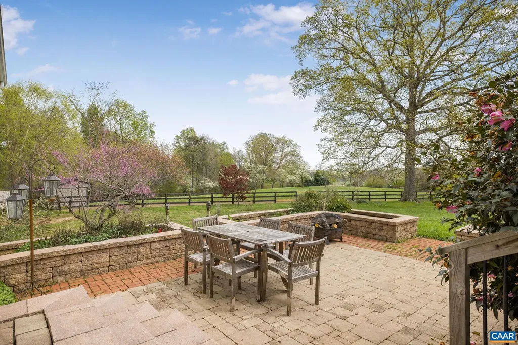 1074 Simmons Gap Road Dyke VA 22935