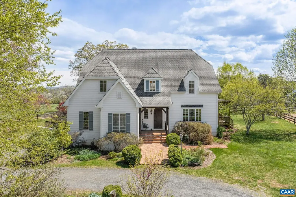 1074 Simmons Gap Road Dyke VA 22935