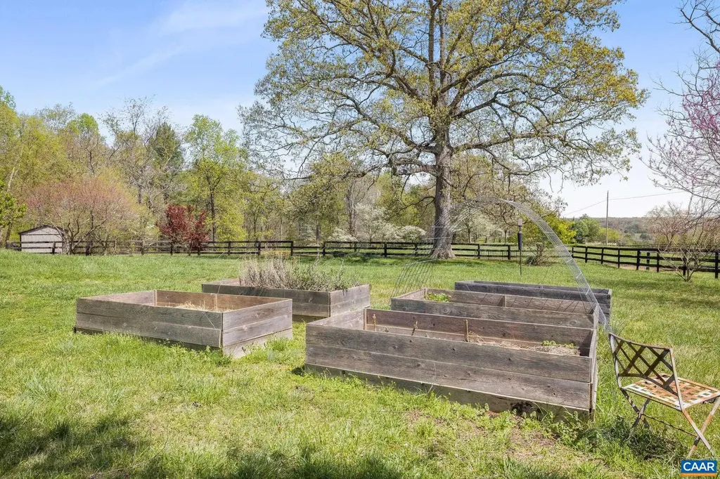 1074 Simmons Gap Road Dyke VA 22935