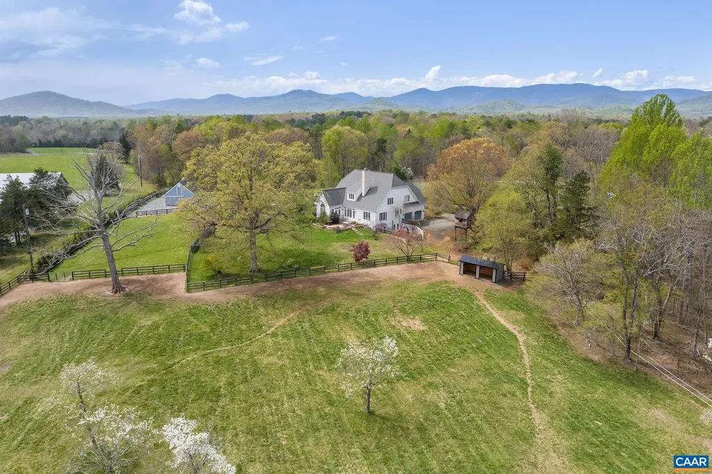 1074 Simmons Gap Road Dyke VA 22935