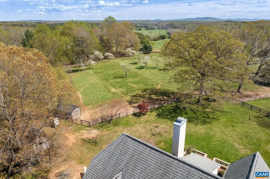 1074 Simmons Gap Road Dyke VA 22935