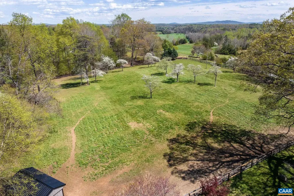 1074 Simmons Gap Road Dyke VA 22935