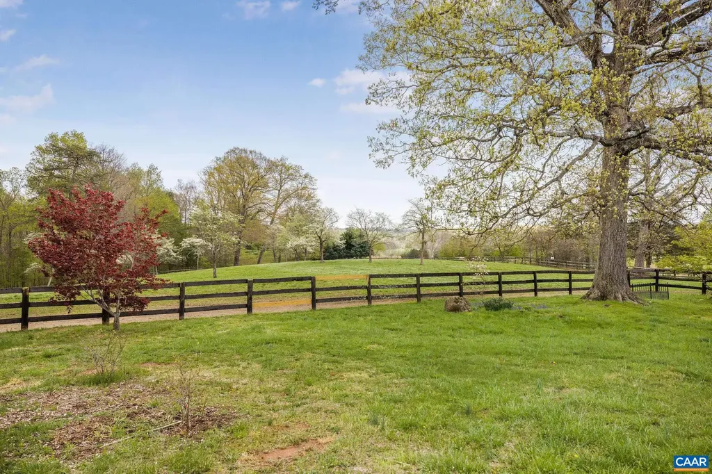 1074 Simmons Gap Road Dyke VA 22935