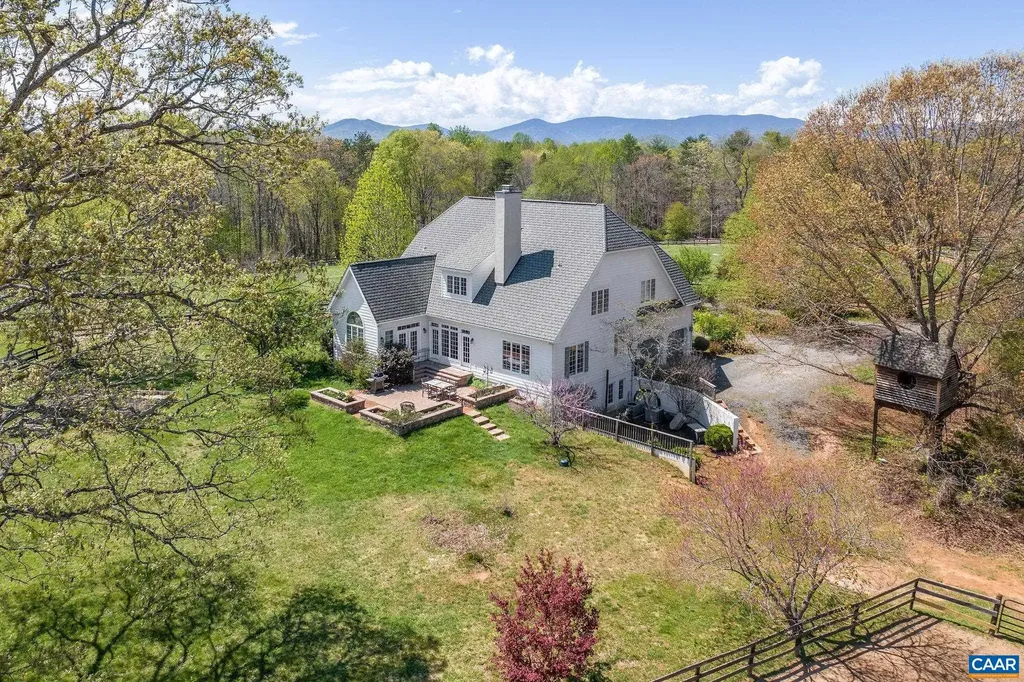 1074 Simmons Gap Road Dyke VA 22935