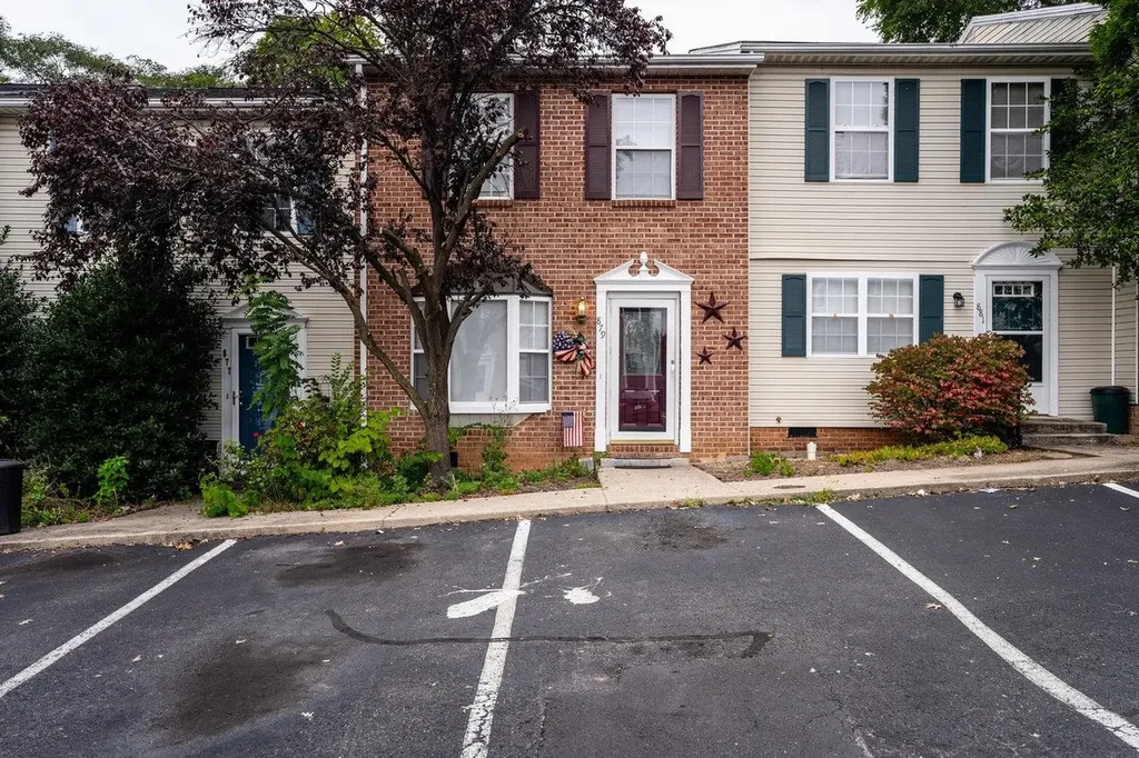 879 Northfield Court Harrisonburg VA 22801