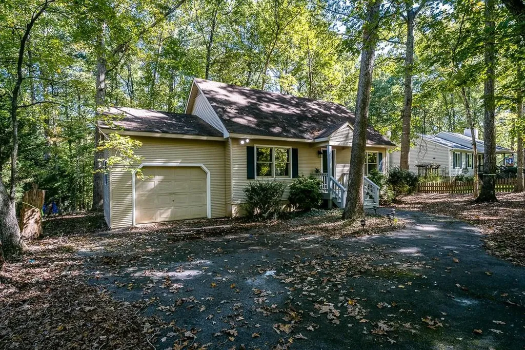 9 Axle Tree Road Palmyra VA 22963