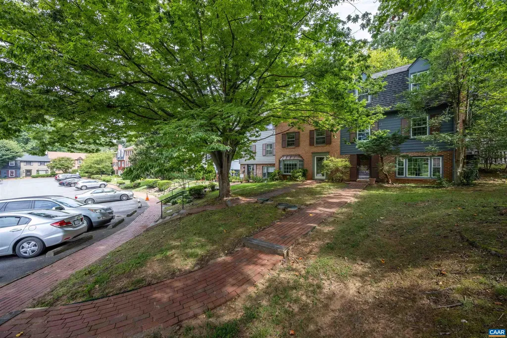 13 Georgetown Green Charlottesville VA 22901