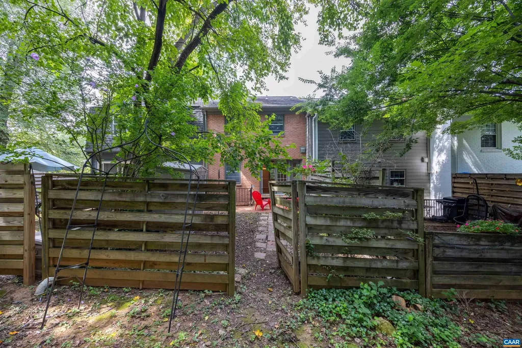 13 Georgetown Green Charlottesville VA 22901