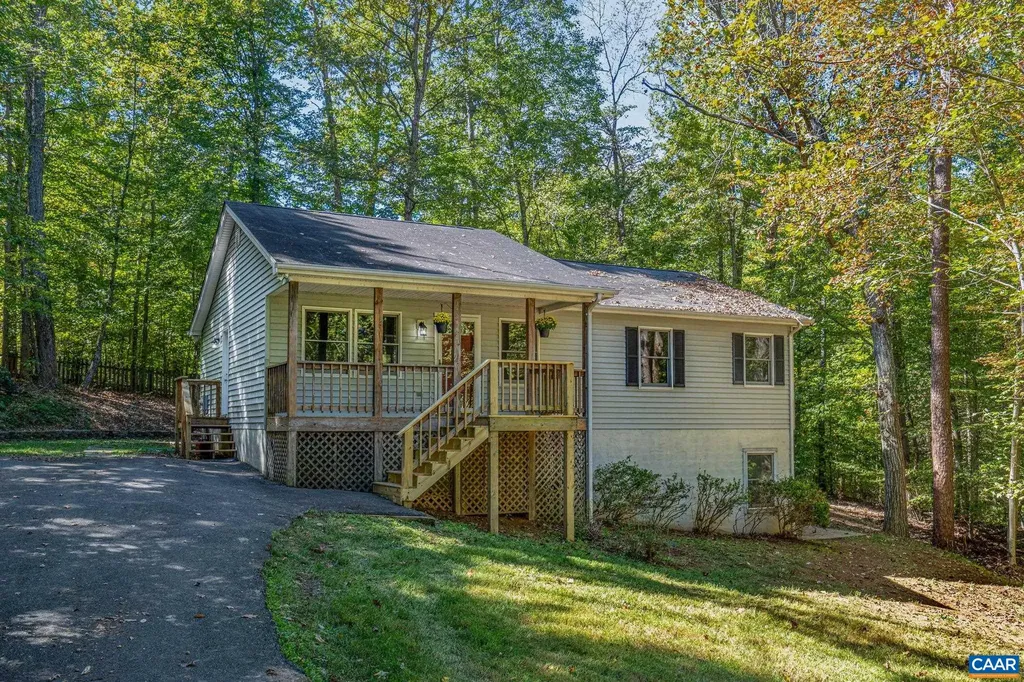 13 Mechunk Terrace Palmyra VA 22963