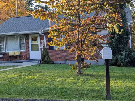 206 Surrey Road Staunton VA 24401
