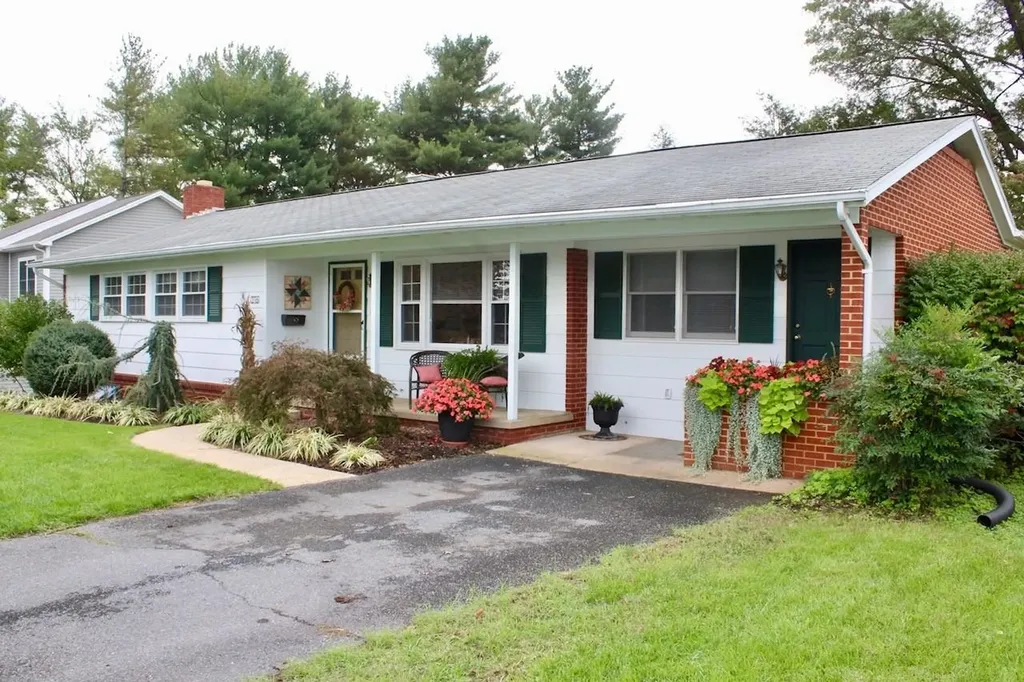 316 Bruce Street Bridgewater VA 22812