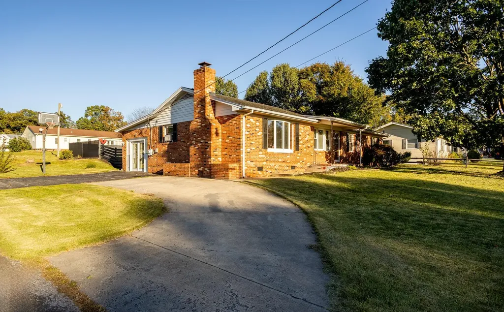802 Ninth Street Shenandoah VA 22849