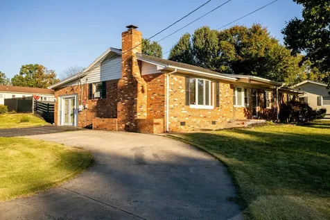 802 Ninth Street Shenandoah VA 22849