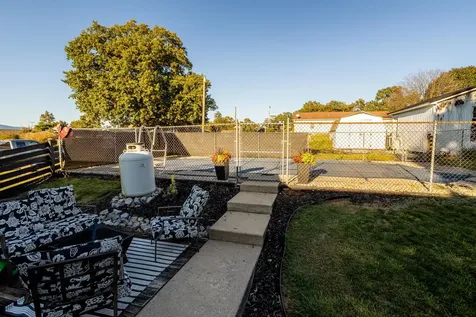 802 Ninth Street Shenandoah VA 22849