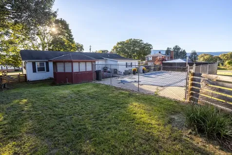 802 Ninth Street Shenandoah VA 22849