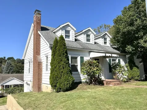 902 Selma Boulevard Staunton VA 24401
